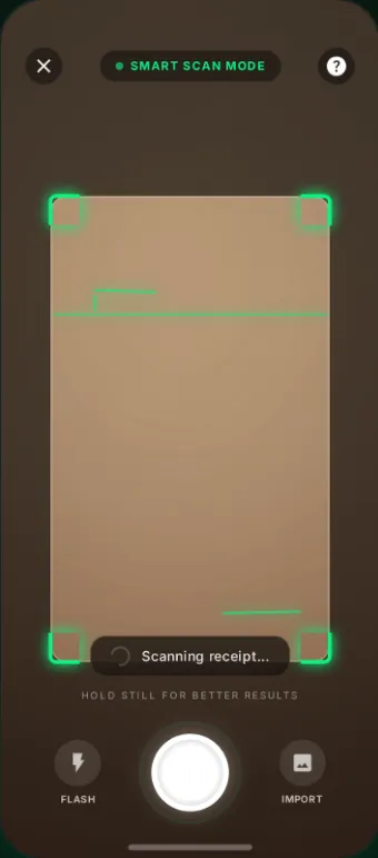 Modo Smart Scan de Simplify Expenses capturando un recibo con la cámara del teléfono.